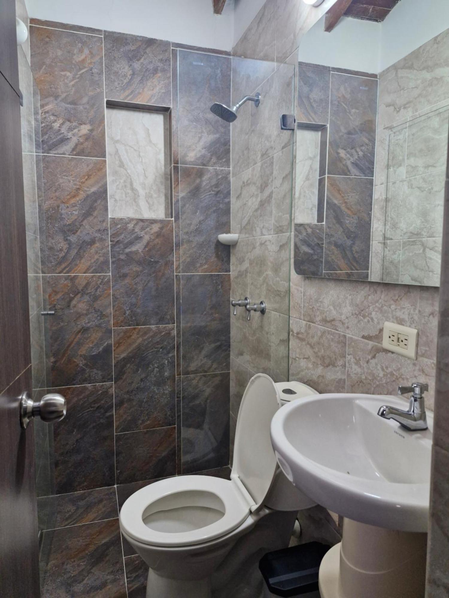 Apartment 302 Completo En